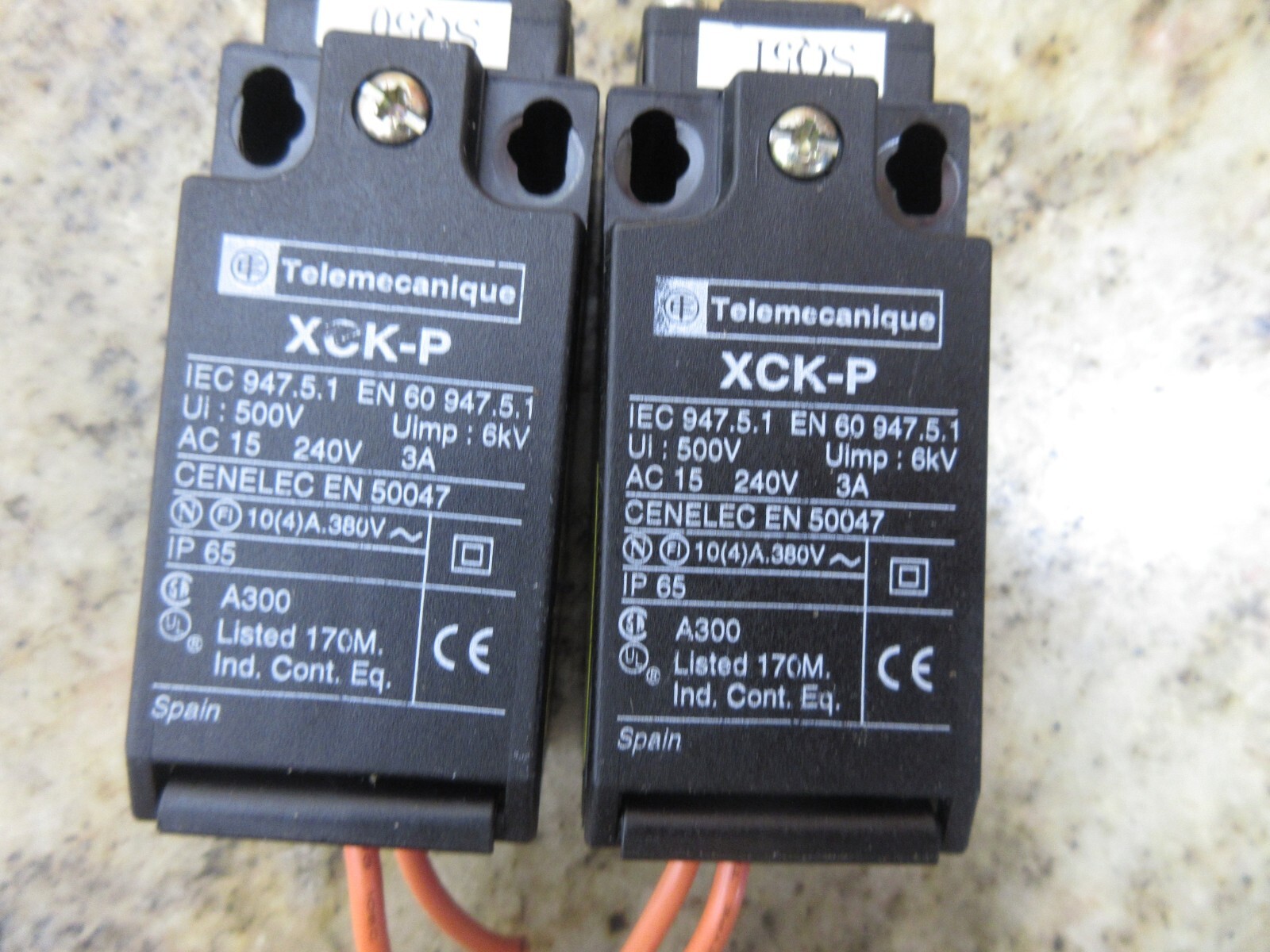 TELEMECANIQUE CONTACTOR XCK-P 500V LOT OF 2 PIECES