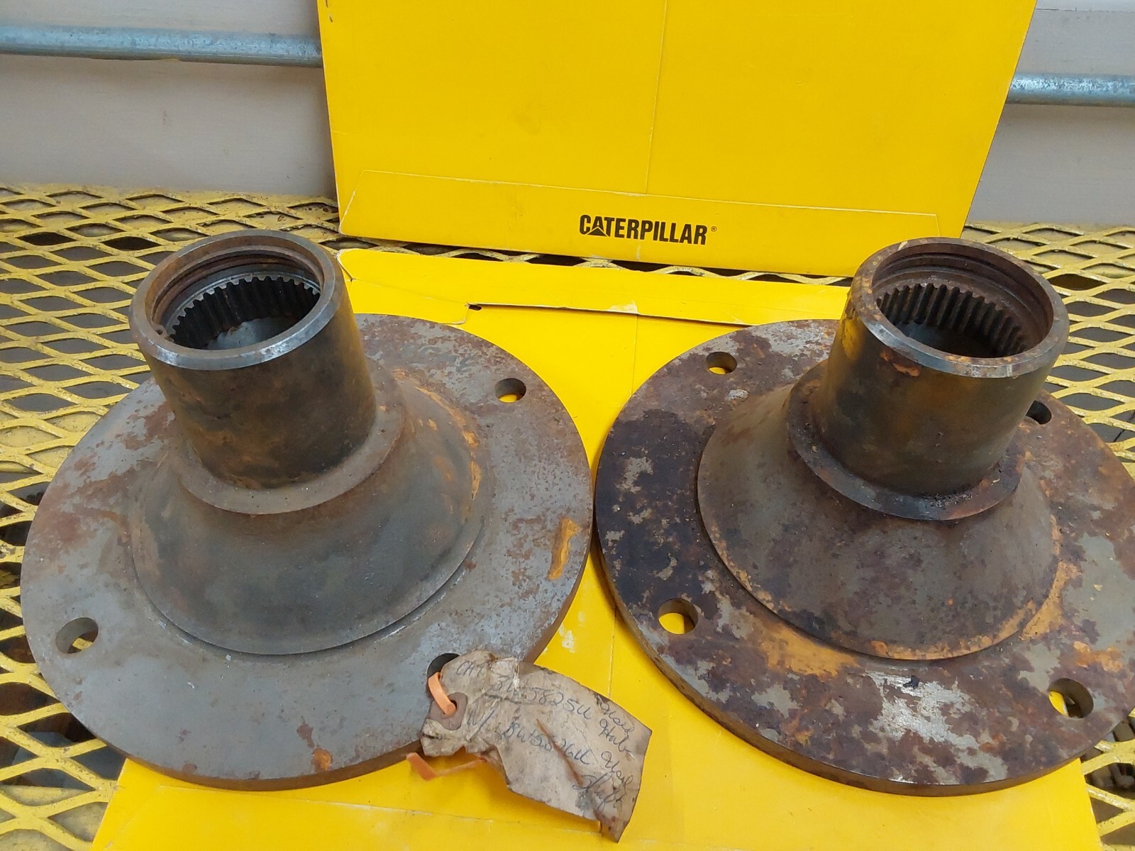 Caterpillar Hub. Set Of 2. Part #3W5825 For 963, 973 Loader