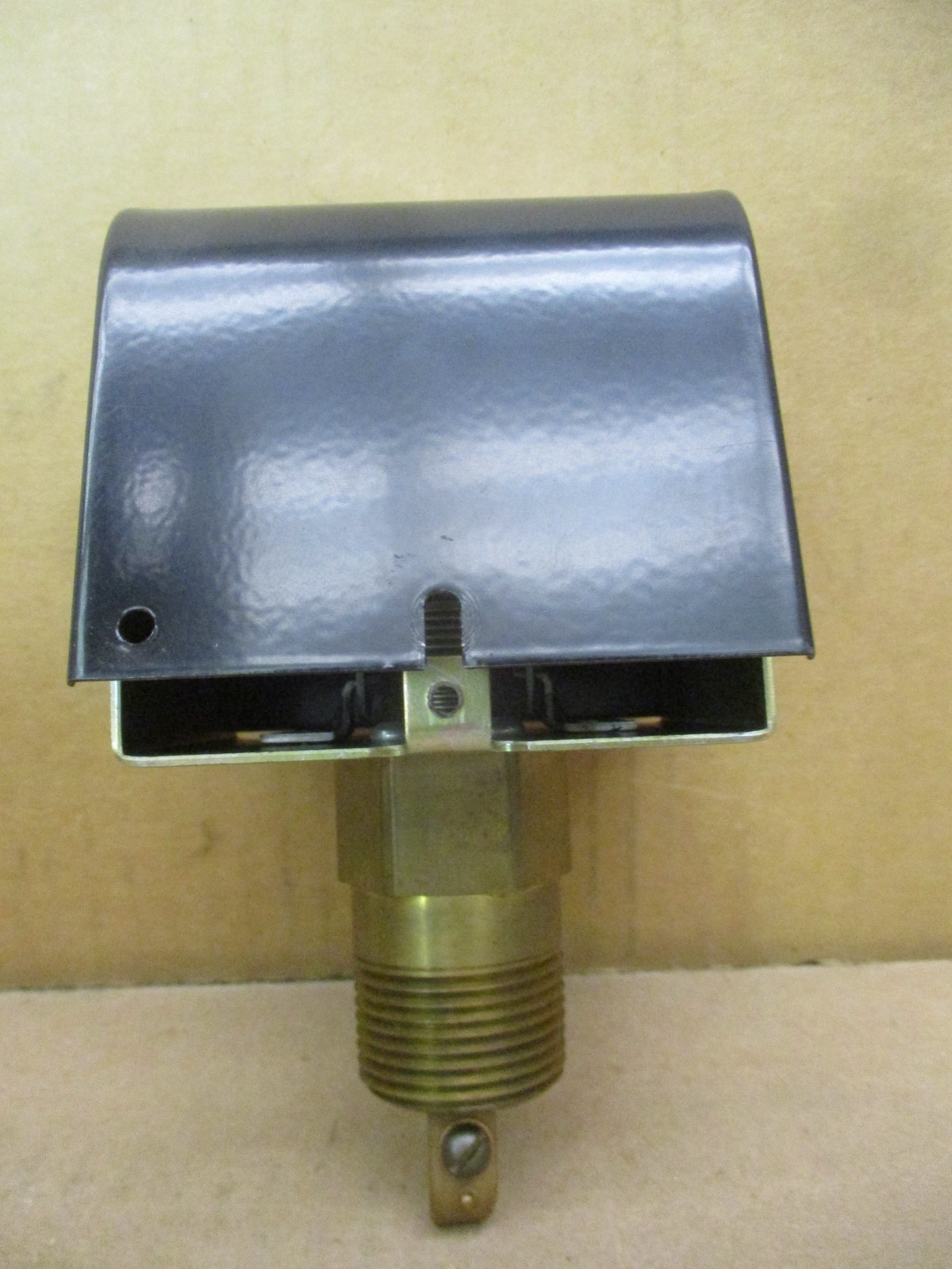 New Open Box ITT McDonnell & Miller FS4-3 Flow Switch 1NPT 114400 52705PRX
