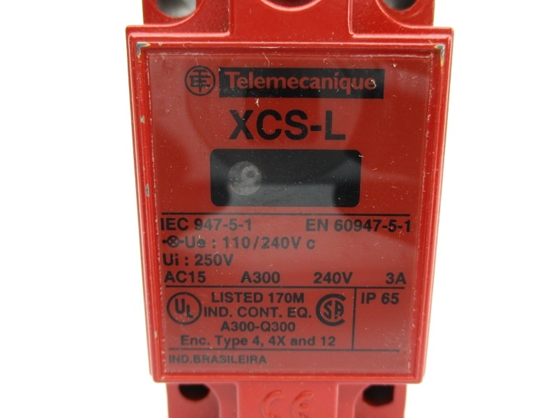 TELEMECANIQUE XCSL749F3 110/240VAC 3A NSMP