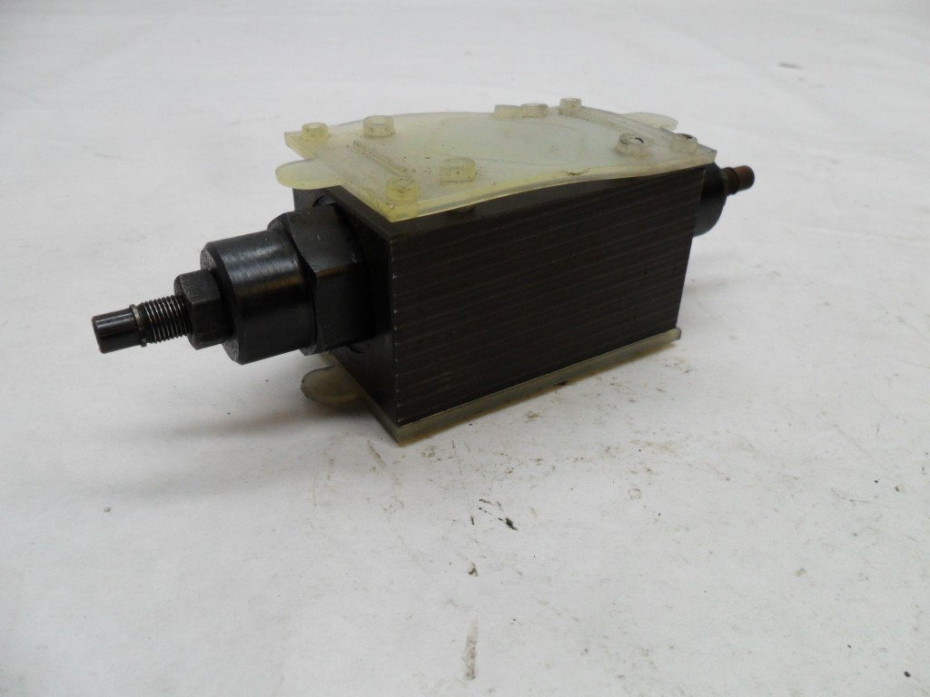 NEW EATON VICKERS DGMFN-3-Y-A2W-B2W-41 FLOW CONTROL VALVE 694412