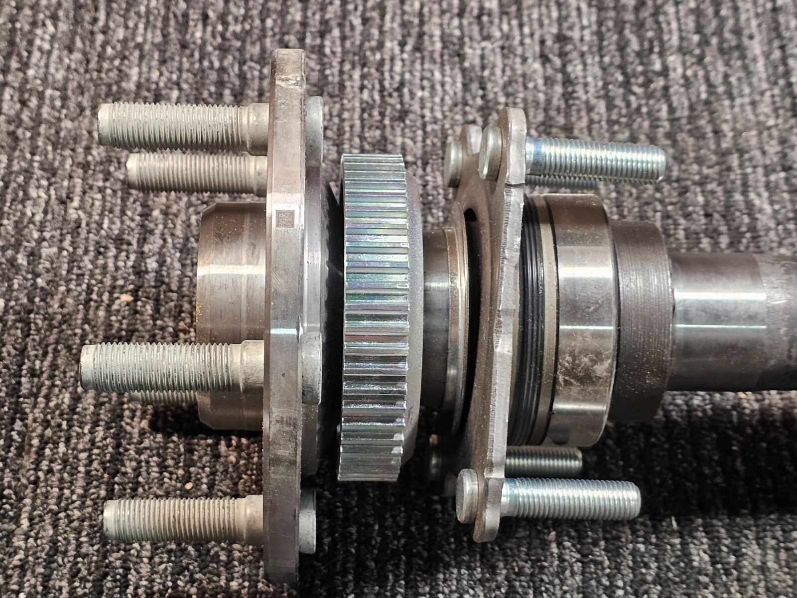 Rear Axle Shaft 10108925 – 5 Lug Hub Raised Center 4 Stud Axle Mount ABS Ring
