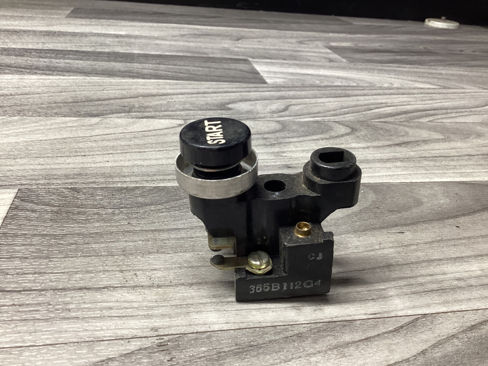 GENERAL ELECTRIC 365B112G4 STOP PUSH BUTTON #121K41*CO