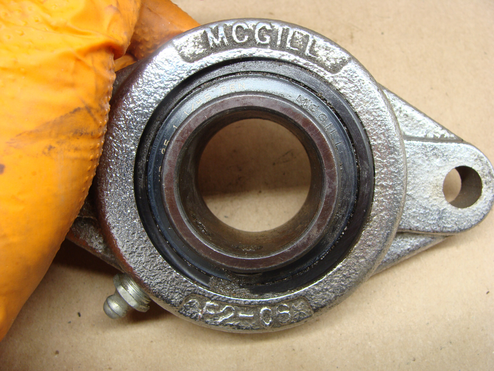 MCGILL 2 BOLT MOUNTED BEARING F2-08 W/INSERT MB 25 1-1/4S PEN