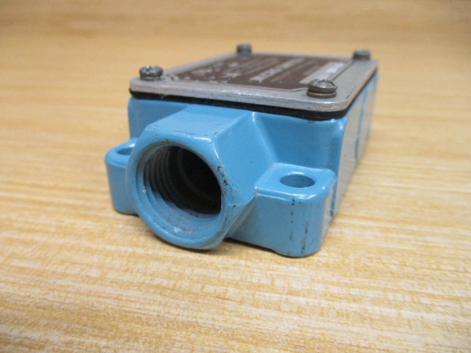 Honeywell / Micro Switch BAF1-2RN18-RH Limit Switch BAF12RN18RH W/O Wobble Lever