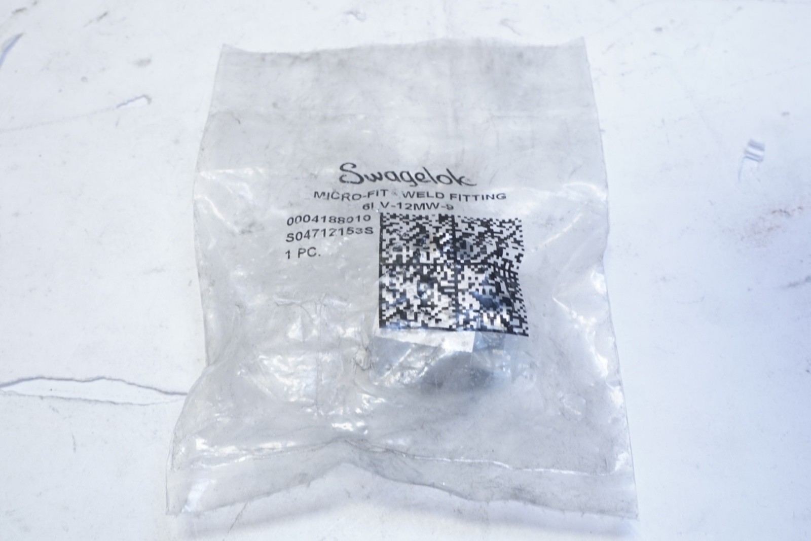 New OEM Swagelok 6LV-12MW-9 316L VIM-VAR Micro-Fit 90° Union Elbow, 3/8 in. OD