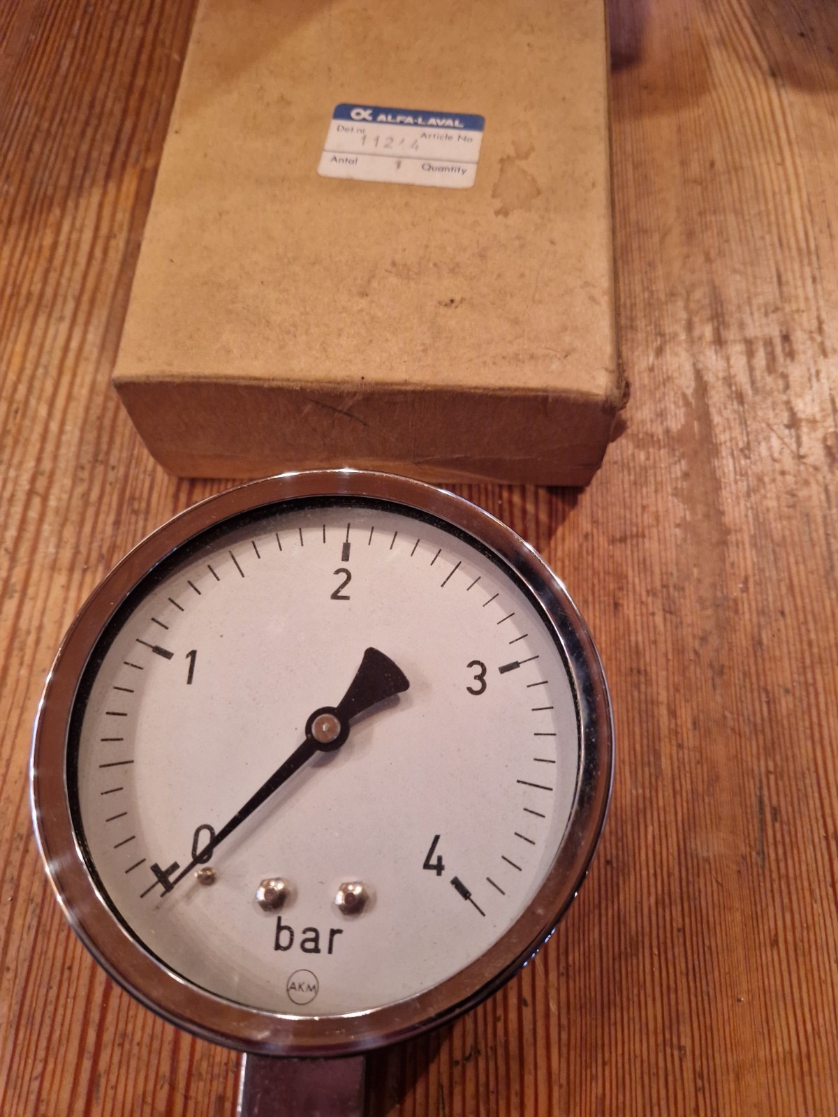 Alfa Laval pressure gauge 0-4 bar, 11244, new in open box.