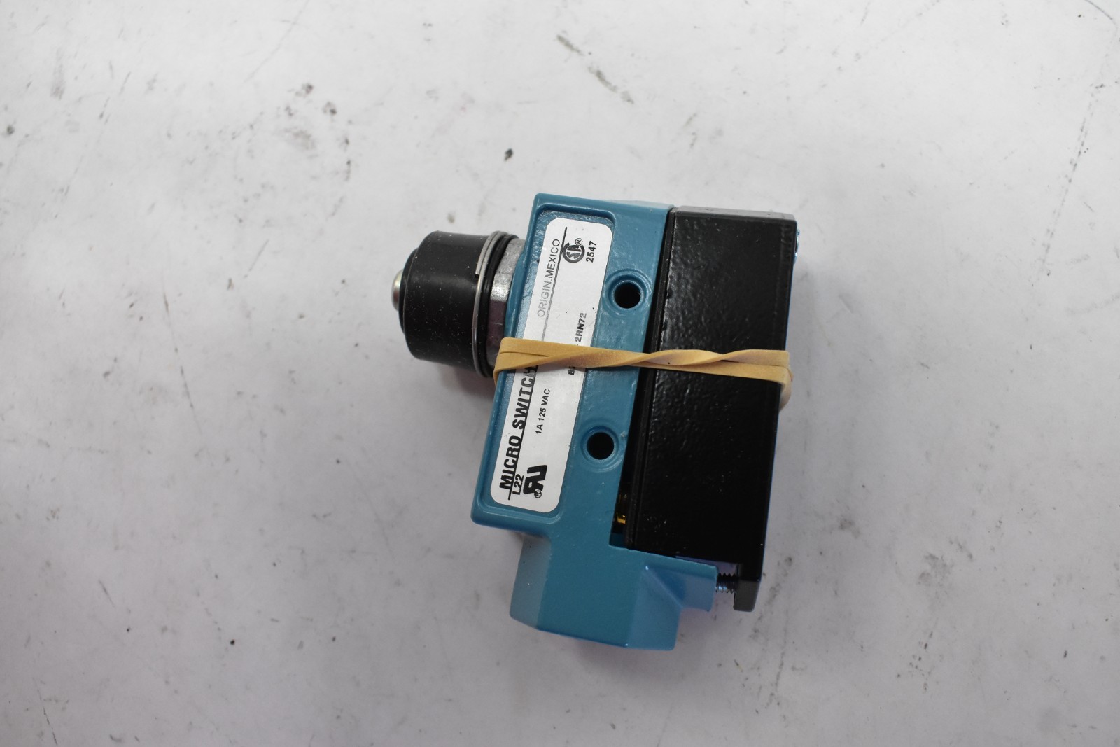 Honeywell BZE6-2RN72 Switch Limit N.O./N.C. SPDT Top Plunger Conduit NO HARDWARE