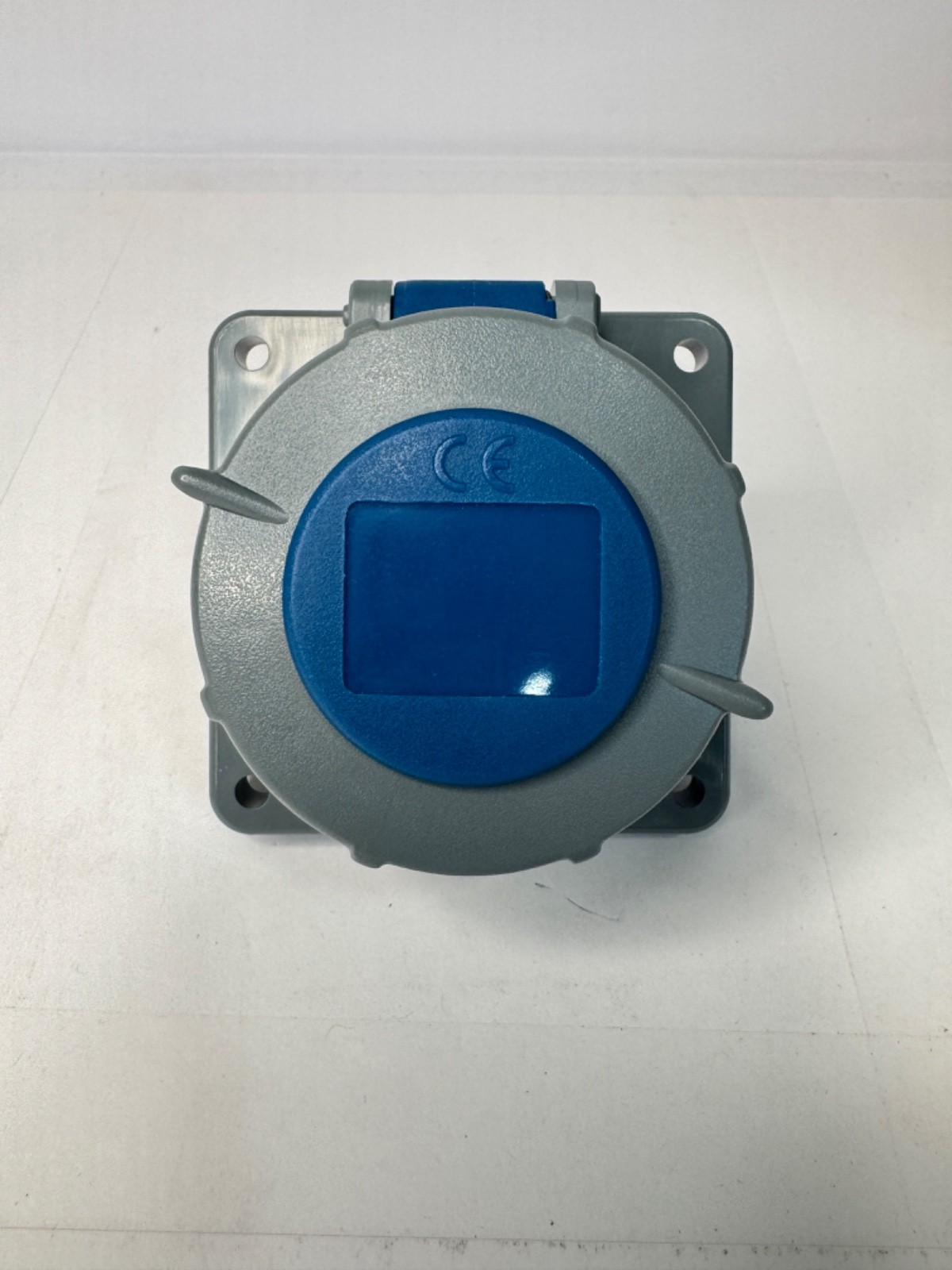 MENNEKES ME 320R6W Watertight Receptacle 20AMP 2P 3W 250VAC