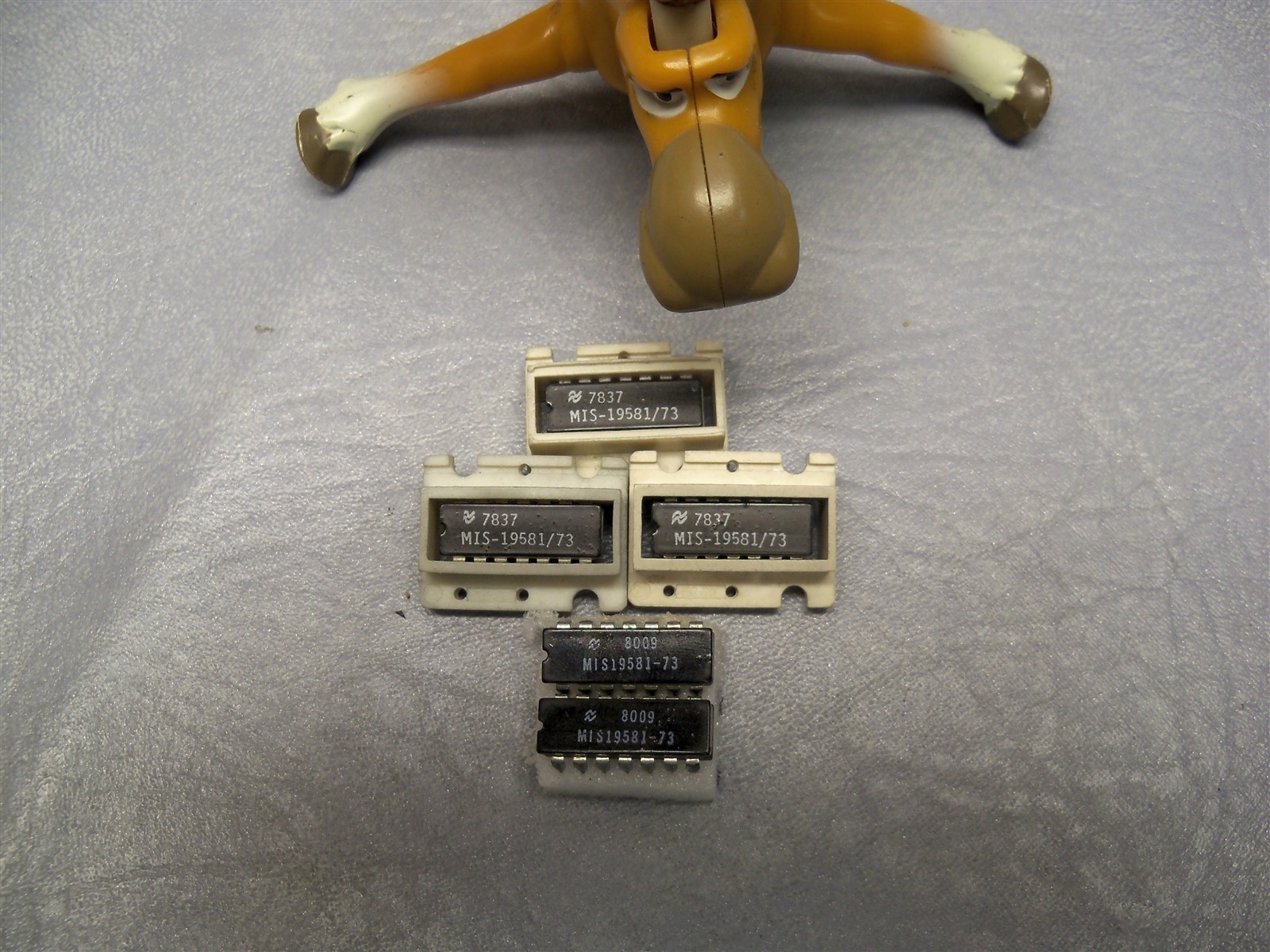 MIS-19581-73 Integrated Circuit Case – Lot of 5