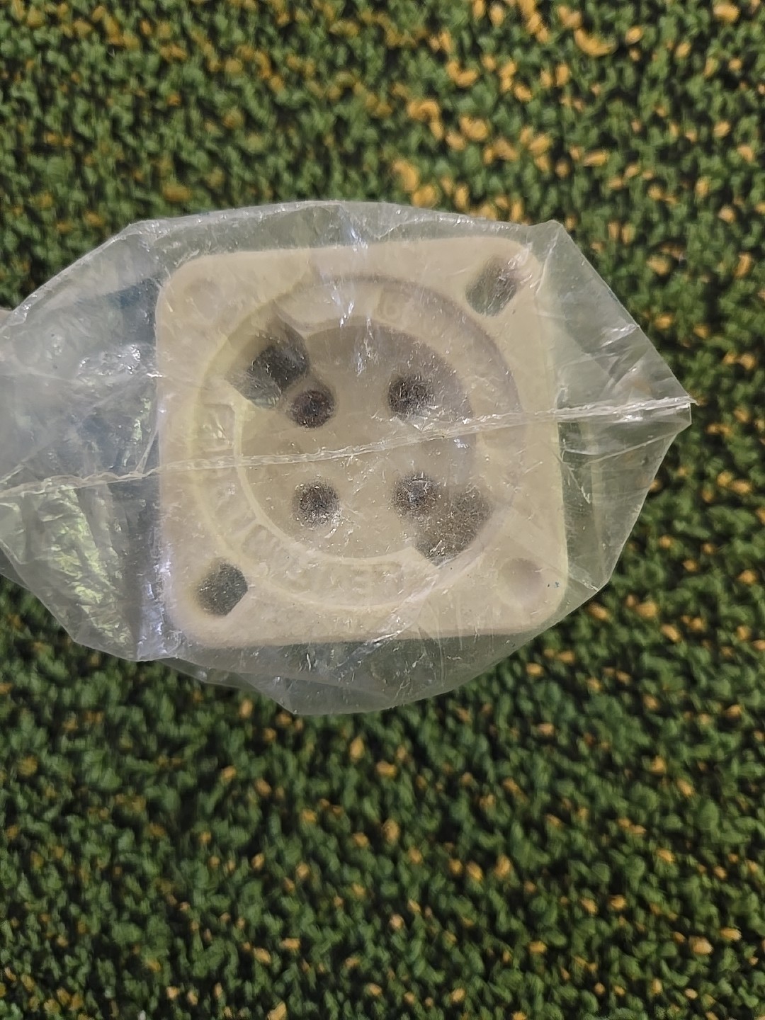 NEW LEVITON 002-19062 LAMPHOLDER PORCELAIN CLEAT TYPE 650W 250V, 00219062