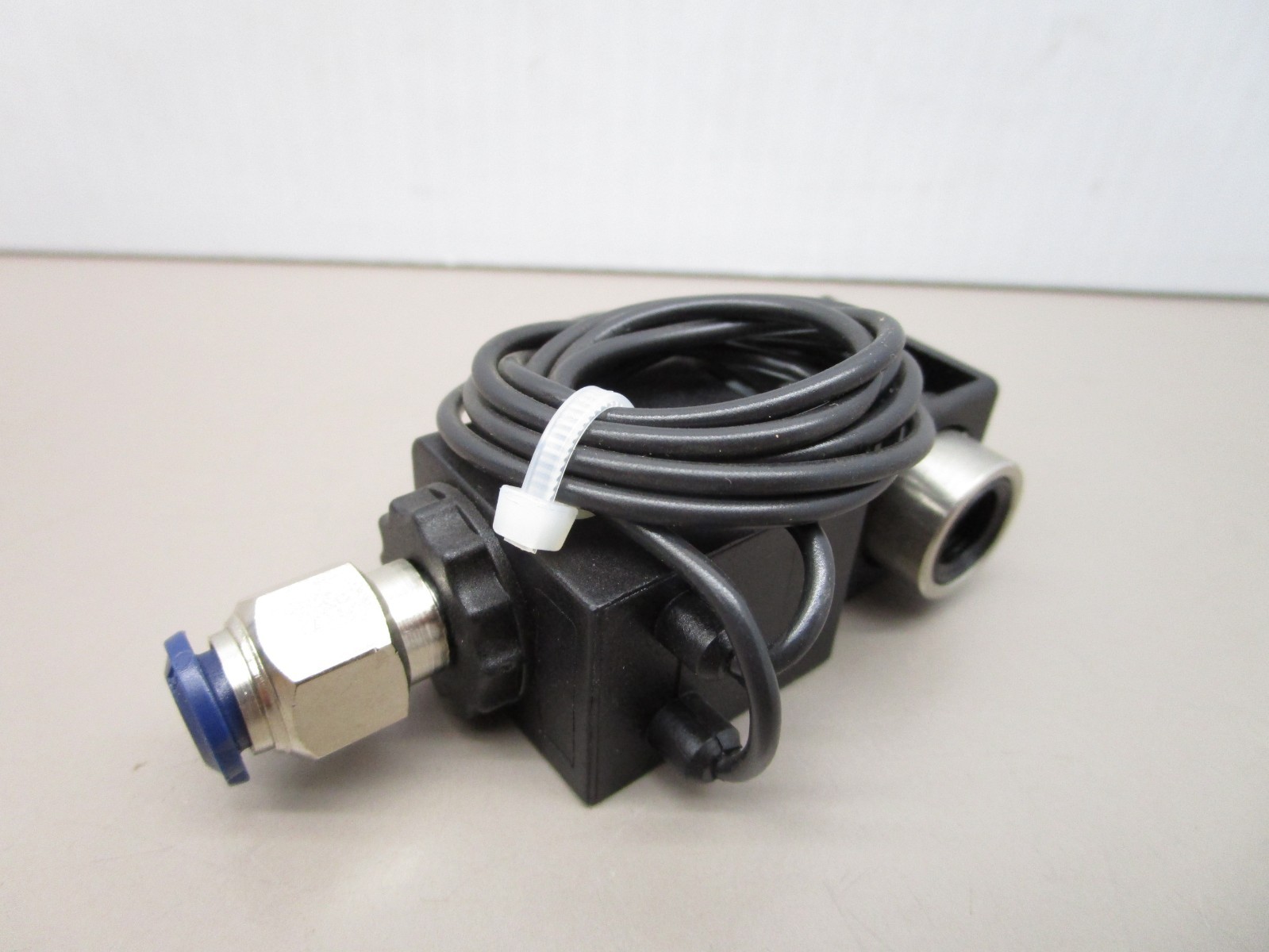 Spartan 9-3822-008 Pneumatic Solenoid Valve 1.2MM/3-2DIV/200PSI 12V/5W/FL