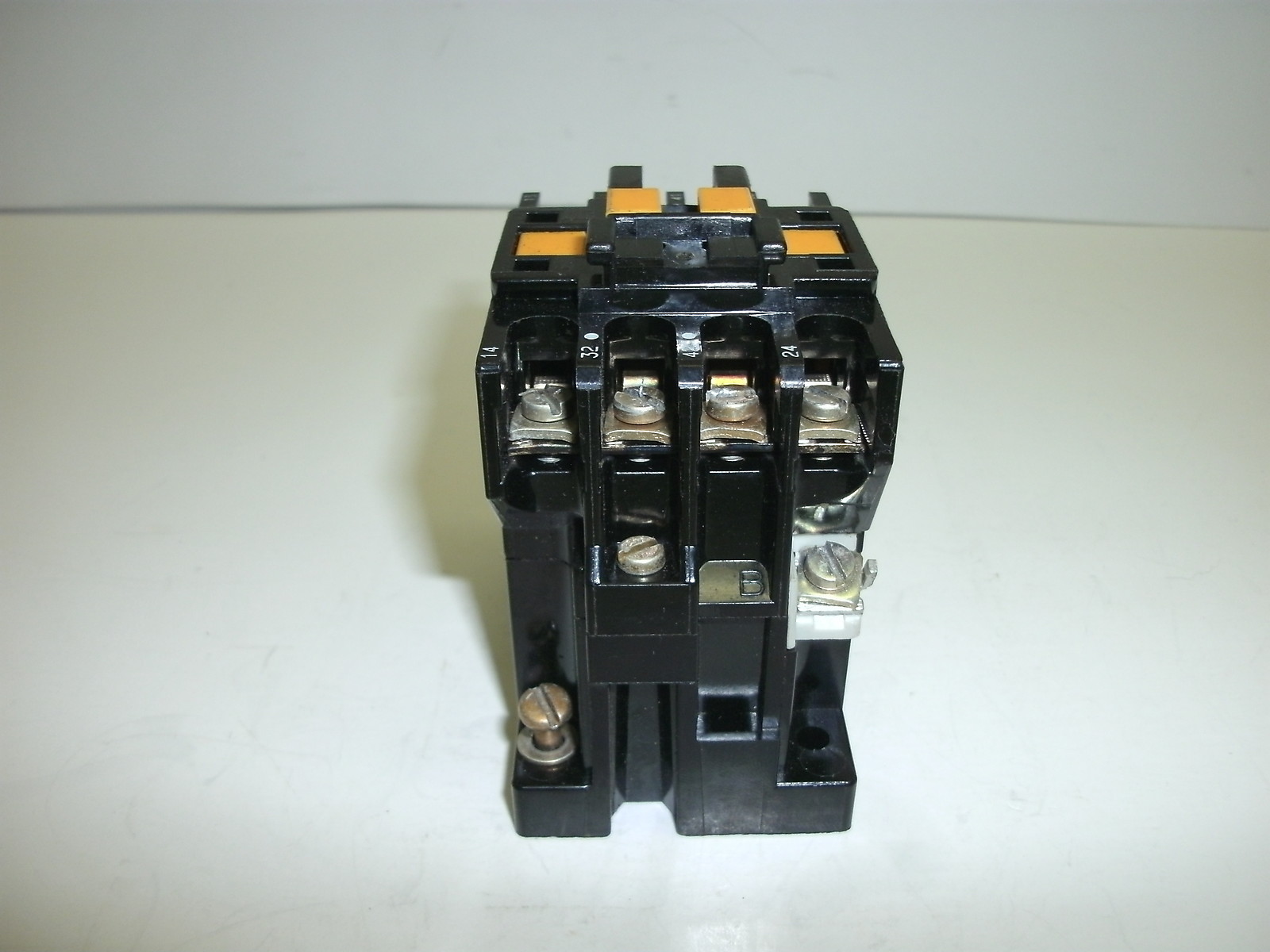 TELEMECANIQUE CA2-DN122 RELAY 100V 50 Hz 110-110V 60 Hz 4 POLE