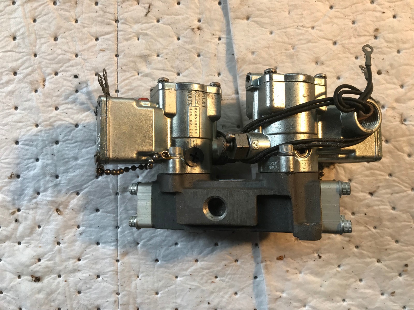 Schrader Bellows L465-39-102 K065-9035 Pneumatic Valve
