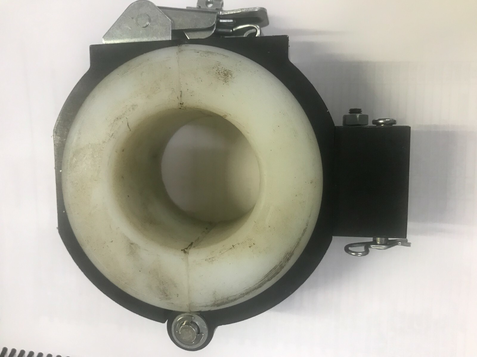 Syndevco UHC-AF-SB-F0-057 cable Swivel Clamp for robot, 102mm ID 