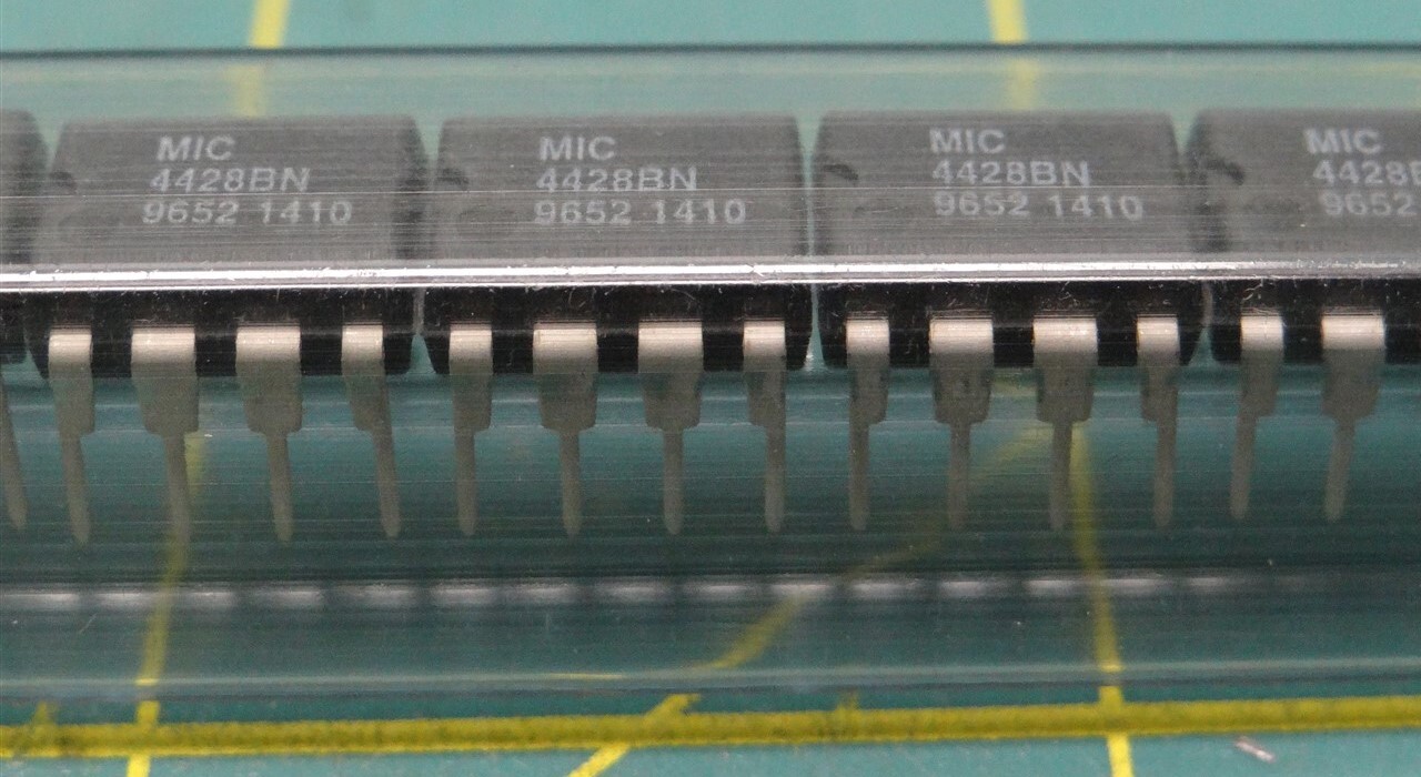 QTY: 50 Microchip Technology Dual Driver IC P/N MIC4428BN