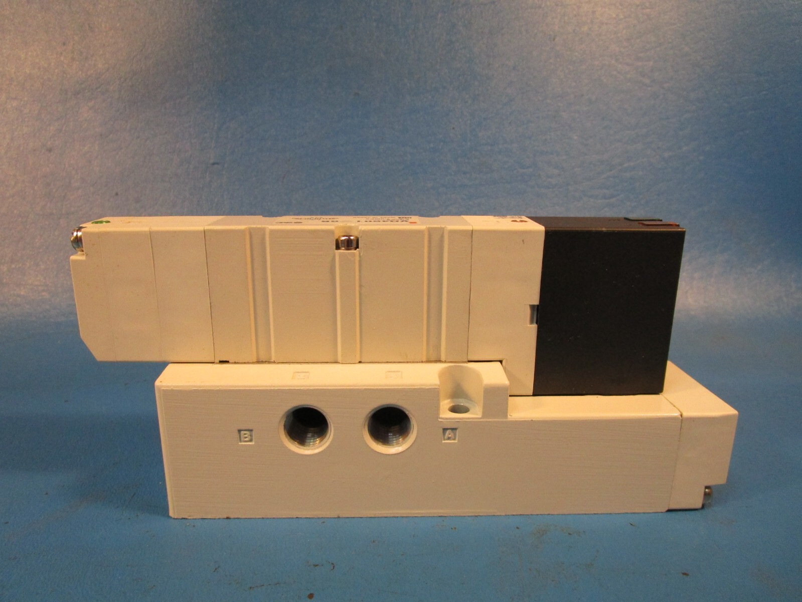 SMC VQ4501-5B-02N, VQ4501-5B valve, 3 position, plug-in(dc), VQ4000 VALVE