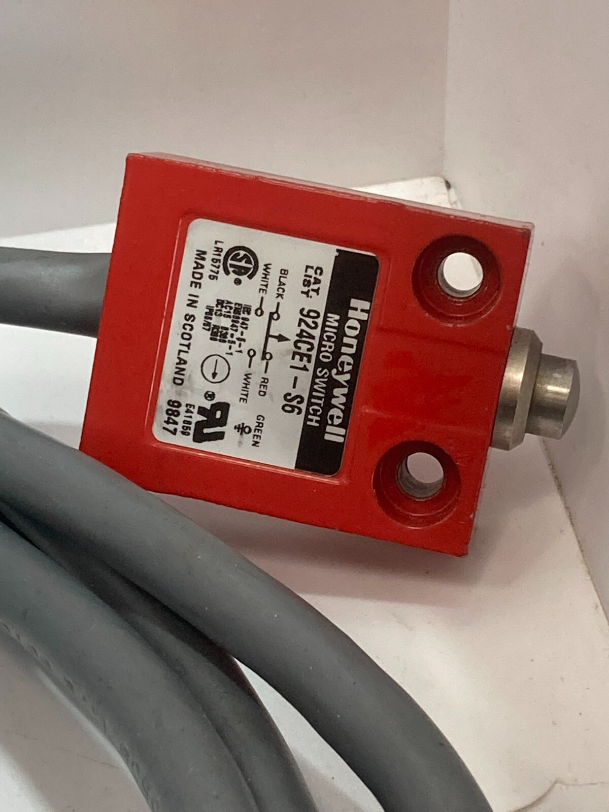 HONEYWELL 924CE1-S6 LIMIT SWITCH SEALED PIN PLUNGER 1NC/1NO 250V NNB