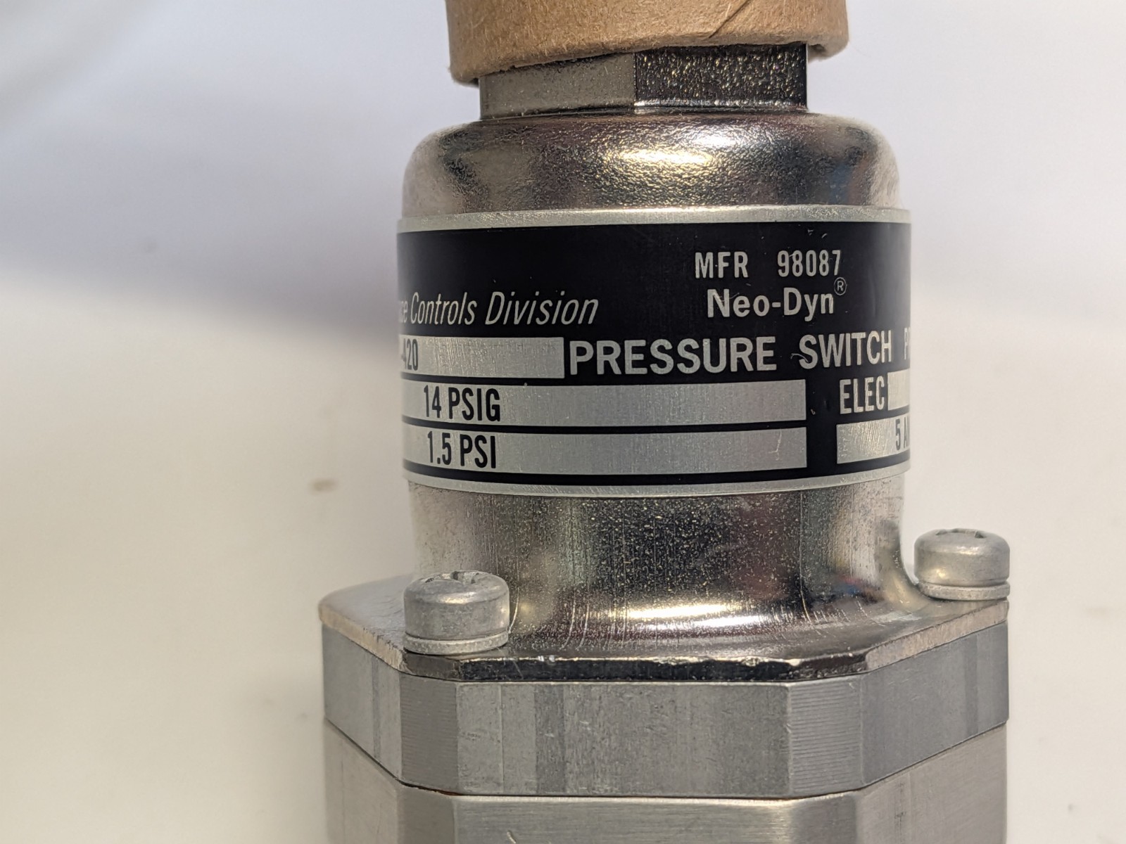 NEW ITT Neo-Dyn 115P1C3-420 14 PSIG / Pressure Switch 160 PSIG 5A 125/250 VAC