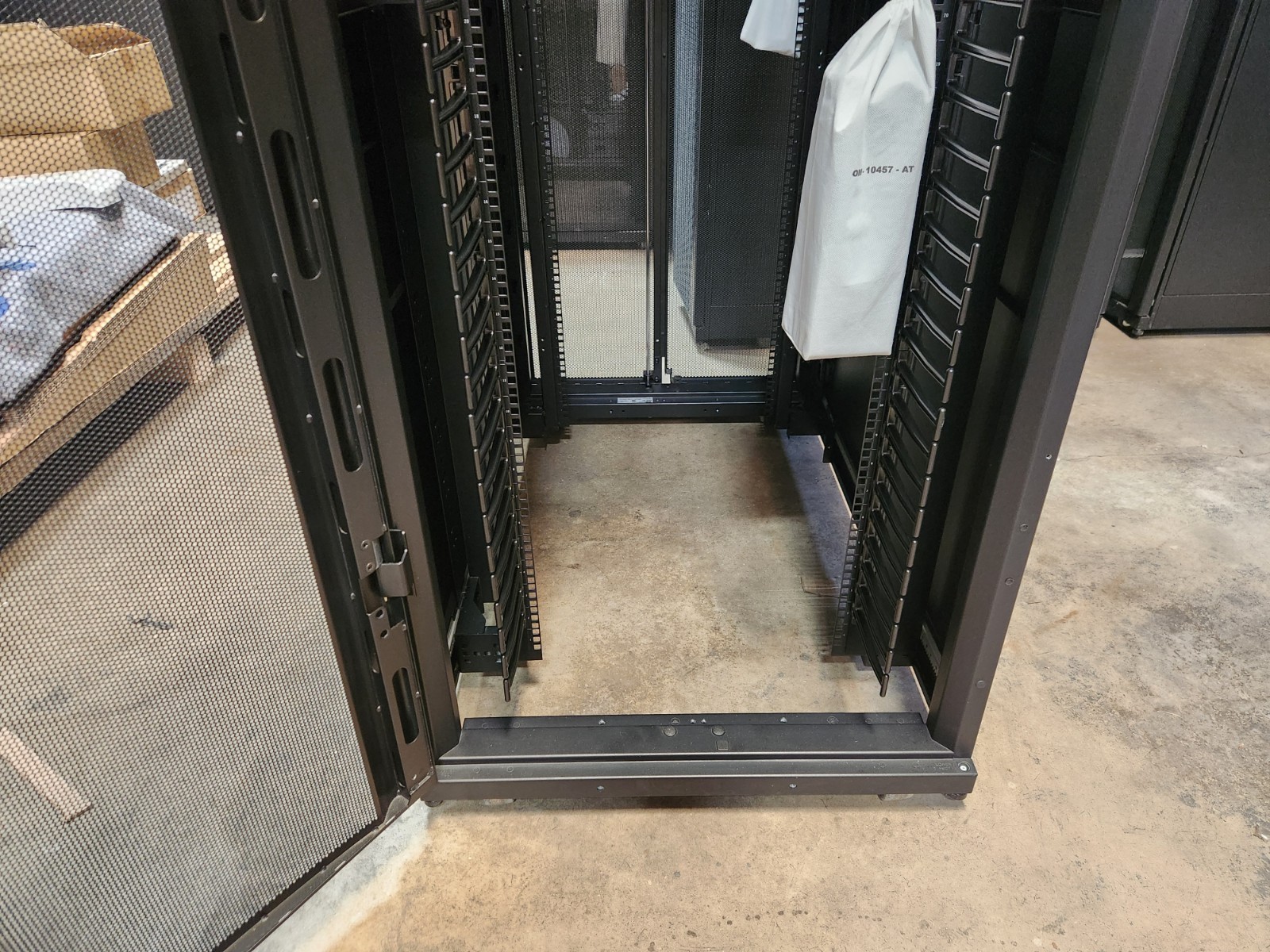 APC Schneider AR3340 NetShelter SX 42U 750mm x 1200mm Server Rack Enclosure