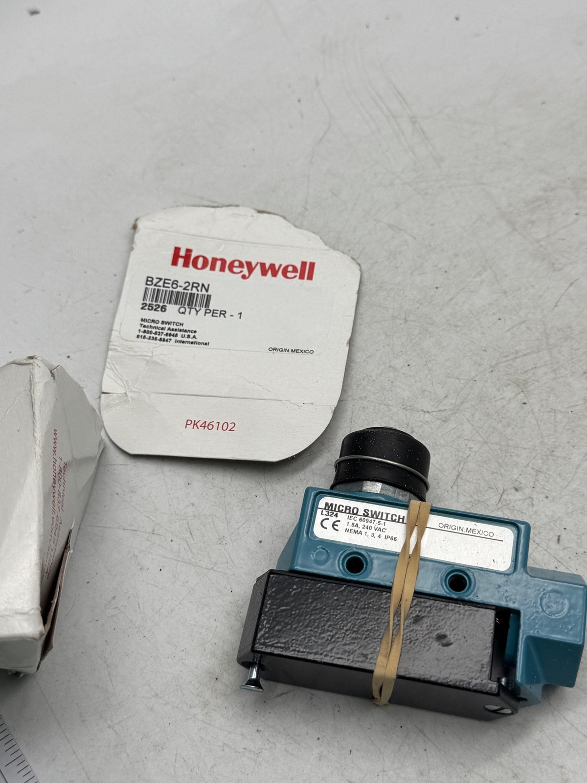Honeywell Micro Switch BZE6-2RN Sealed Limit Switch IP66 1.5A 240VAC NEMA1