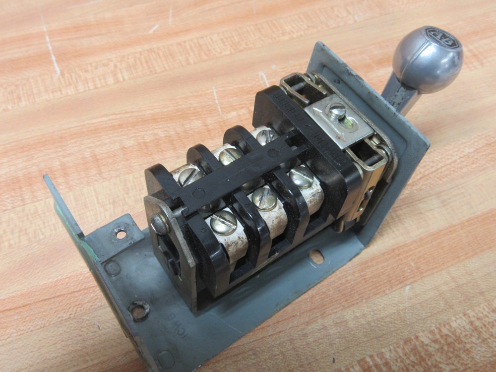 Allen Bradley 350-TAV32 Reversing Drum Switch 350TAV32 W/Handle