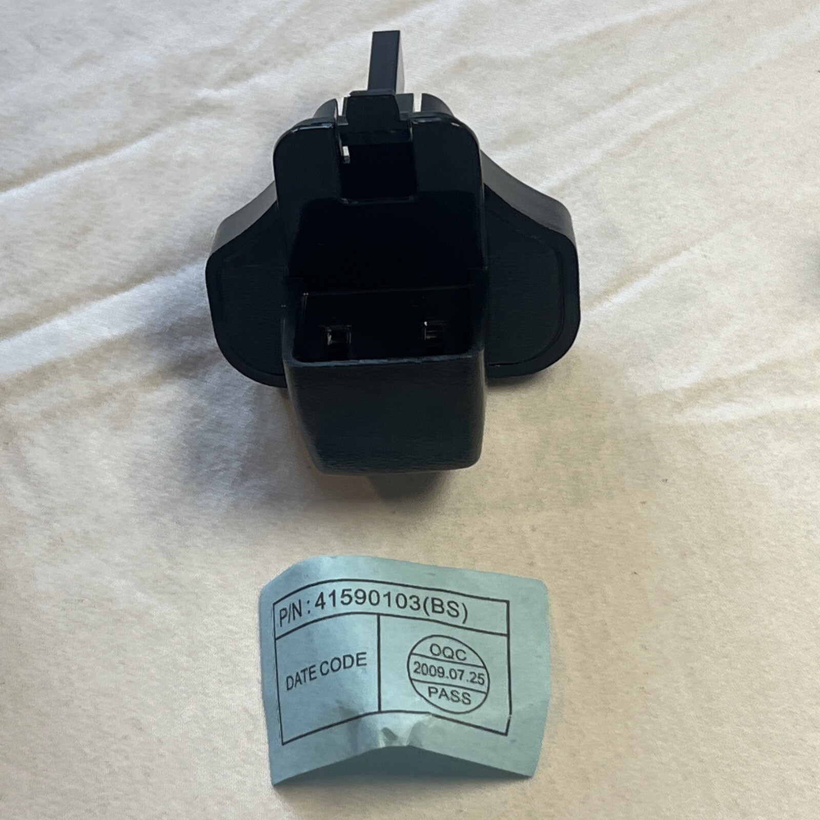 Travel Adaptors 41590102 (EU) 41590103 (BS) 41590104 (AU) 3 PIECE 4A00.309 Tom