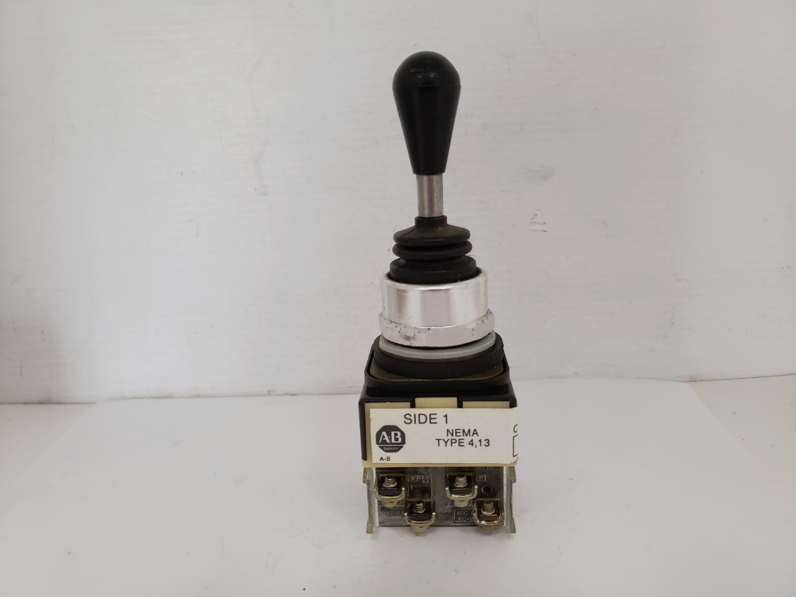 ALLEN BRADLEY 800T-T4T8AAXX TOGGLE SWITCH 4-WAY SPRING RETURN 2NO 2NC SERIES T