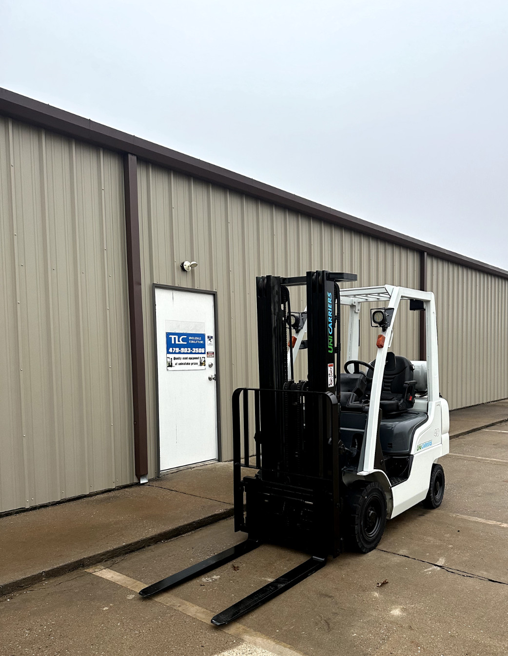 2015 Unicarriers Propane Forklift 4000 lb Triple 187″ with Sideshift – 2835 hrs