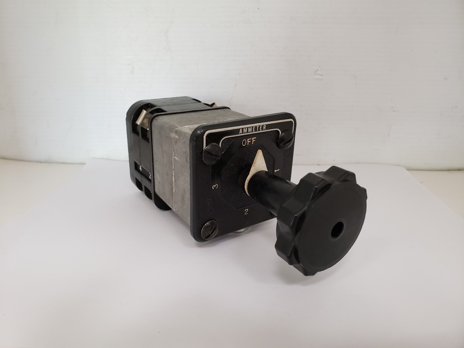 GENERAL ELECTRIC 10AA012 ROTARY CAM SWITCH 4 POSITION MAINTAINED NNB