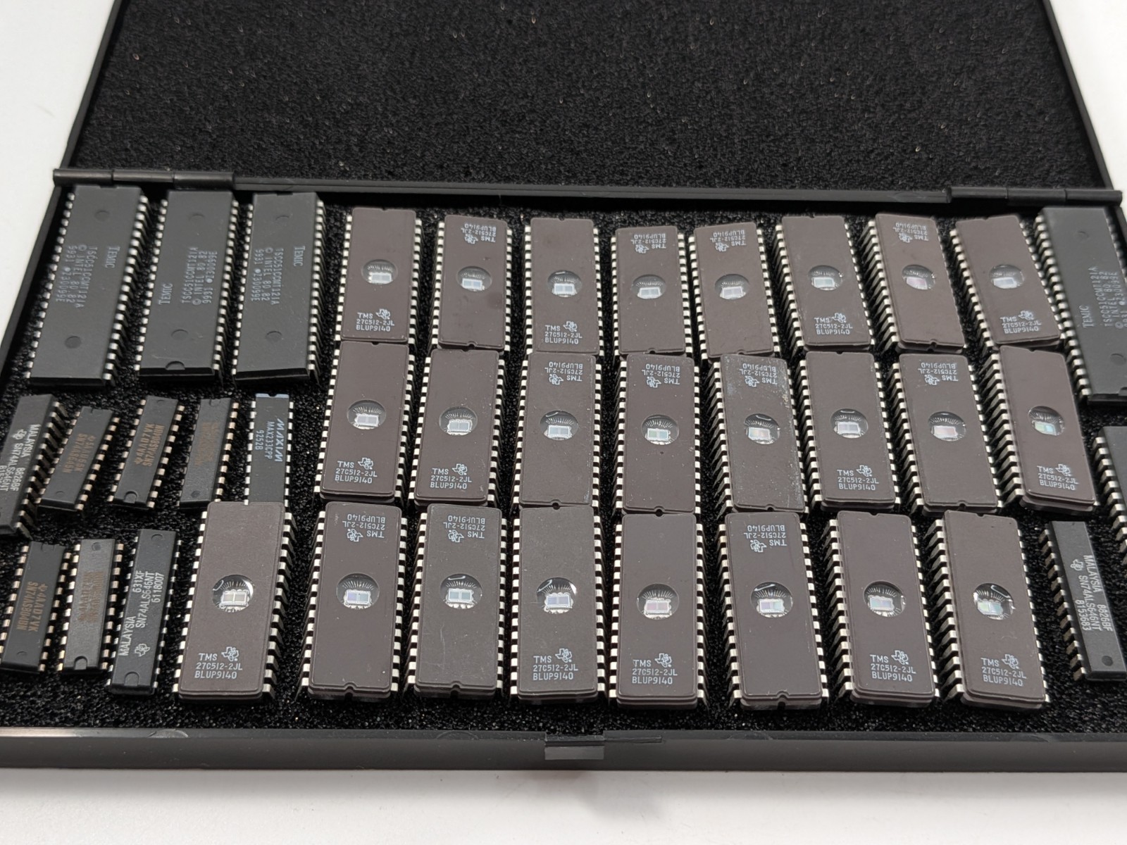IC Lot. 24 Pcs TI 27C512 28 Pin Ceramic UV EPROM IC + 5 TSCC51 uControllers