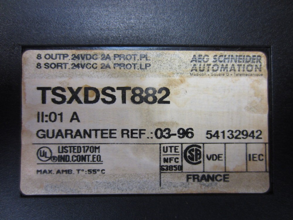 Schneider TSX-DST-882 Output Module TSXDST882 (Pack of 3)