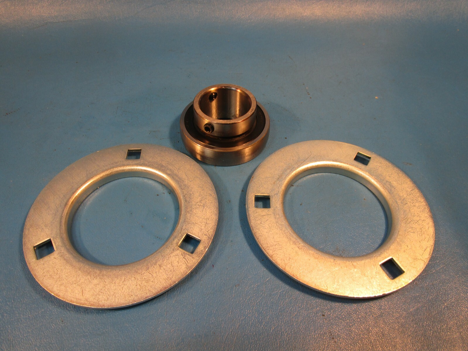 AMI BPF7-23, 3 Bolt Flange Unit, Set Screw Bearing Insert, 1 7/16 Bore