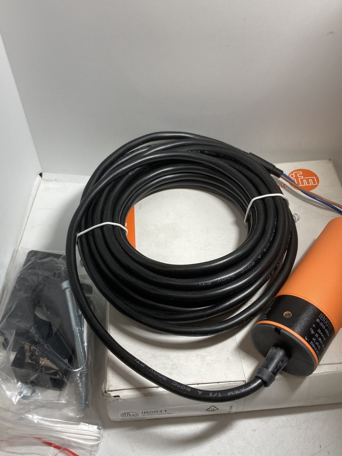 IFM IB-2020-ABOA/6M INDUCTIVE SENSOR 20-250VAC/DC SN 20MM 45-65HZ NIB