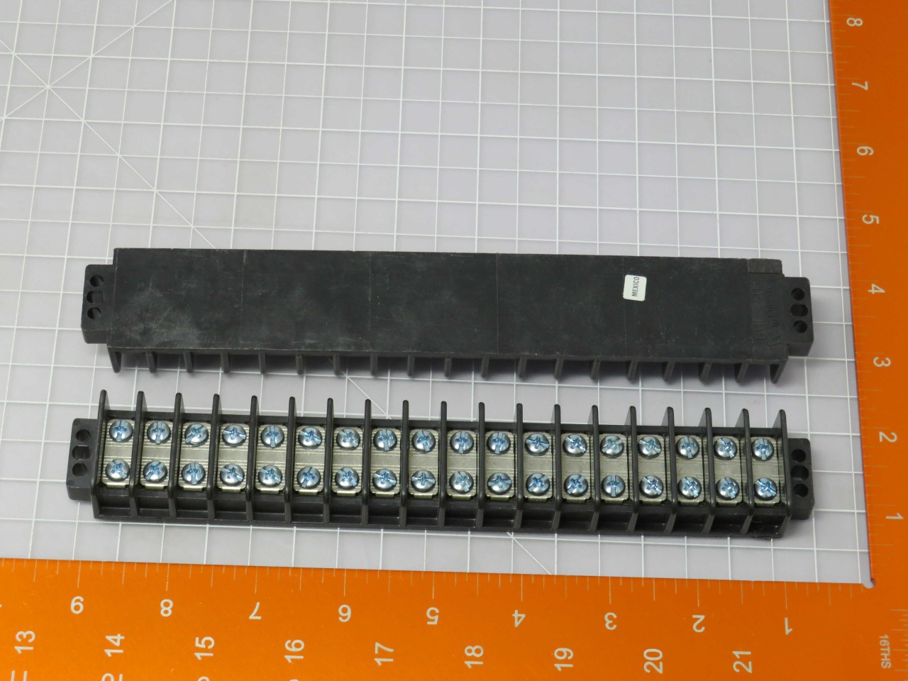 Lot of 12 COOPER BUSSMANN TB200HB-18 X98978 CONN BARRIER STRP 18CIRC 0.437″