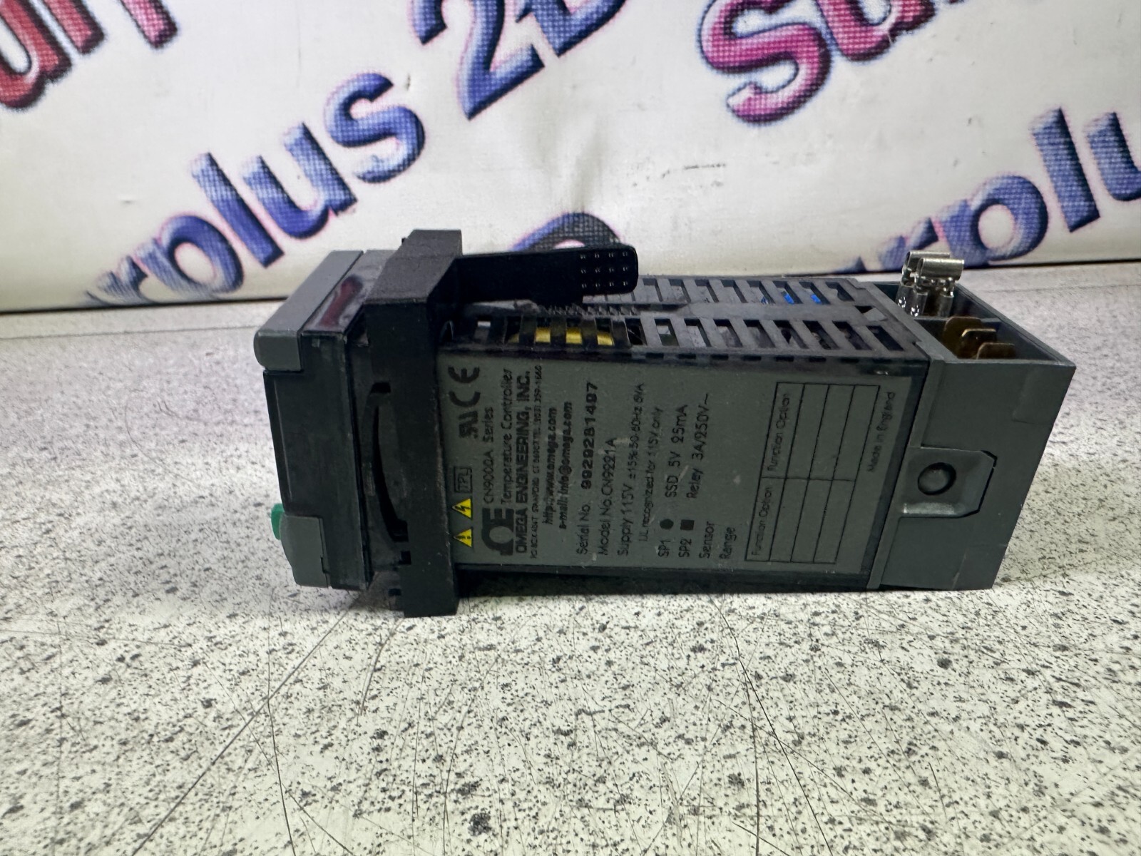 Omega Engineering, inc. CN9221A Temperature Controller CN9000A