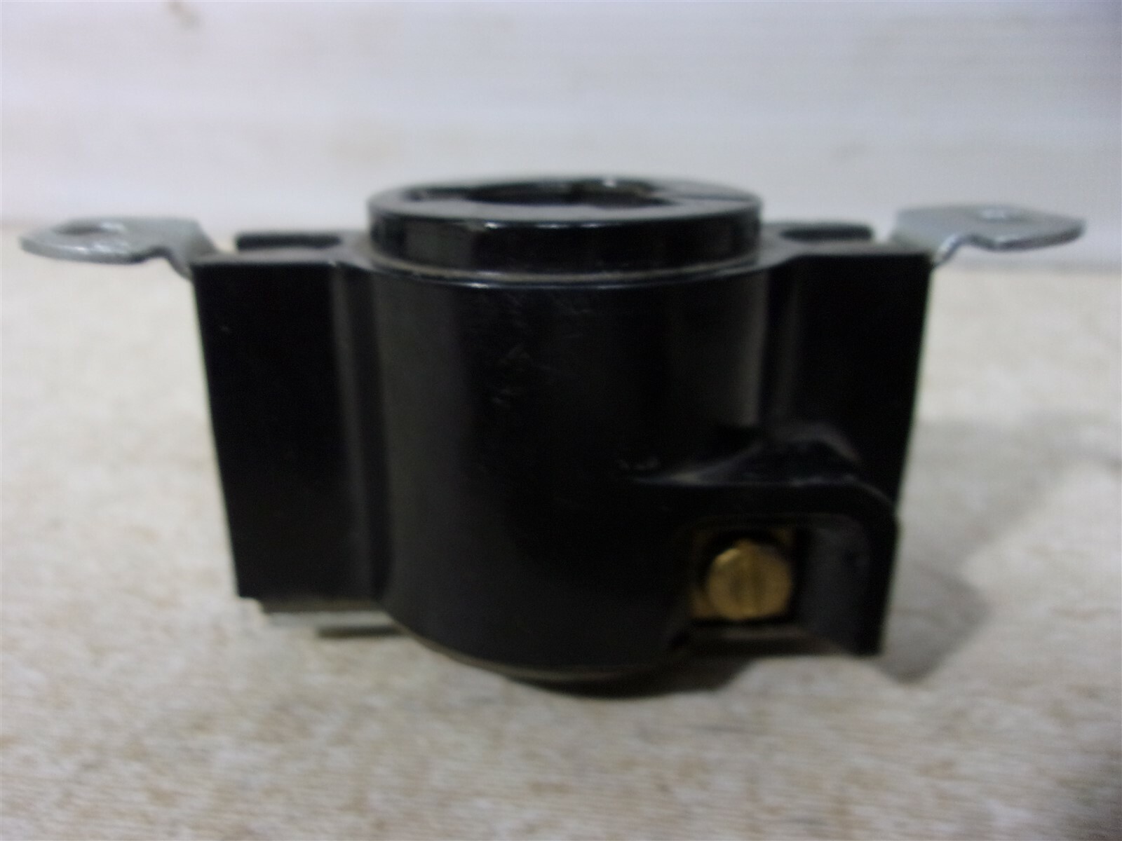 Hubbell Hubbellock 10A 25VDC 460VAC Hospital Grade Outlet *FREE SHIPPING*