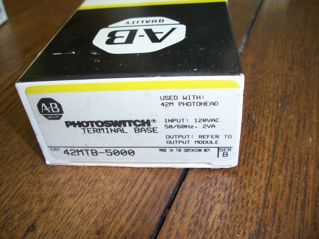 ALLEN BRADLEY 42MTB-5000 PHOTOSWITCH TERMINAL BASE 120VAC 50/60HZ SERIES B BNIB