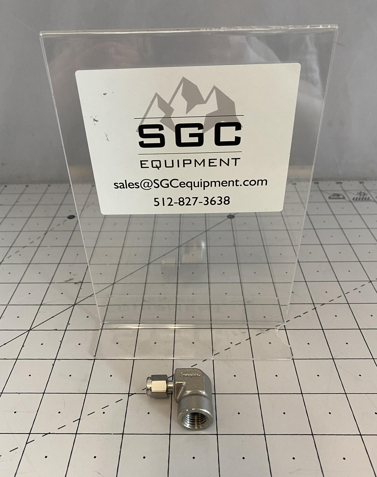 Swagelok Stainless Steel Tube Fitting, Female Elbow PN: SS-200-8-4
