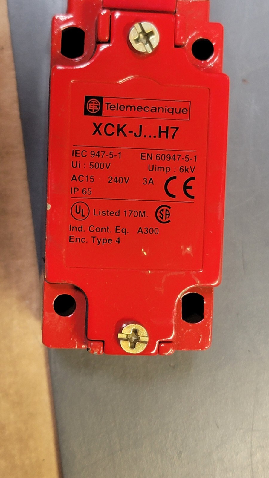 Telemecanique XCK-J5962F0/XCK-J…H7 Limit Switch 110V Coil NOS NO KEY LOC T1