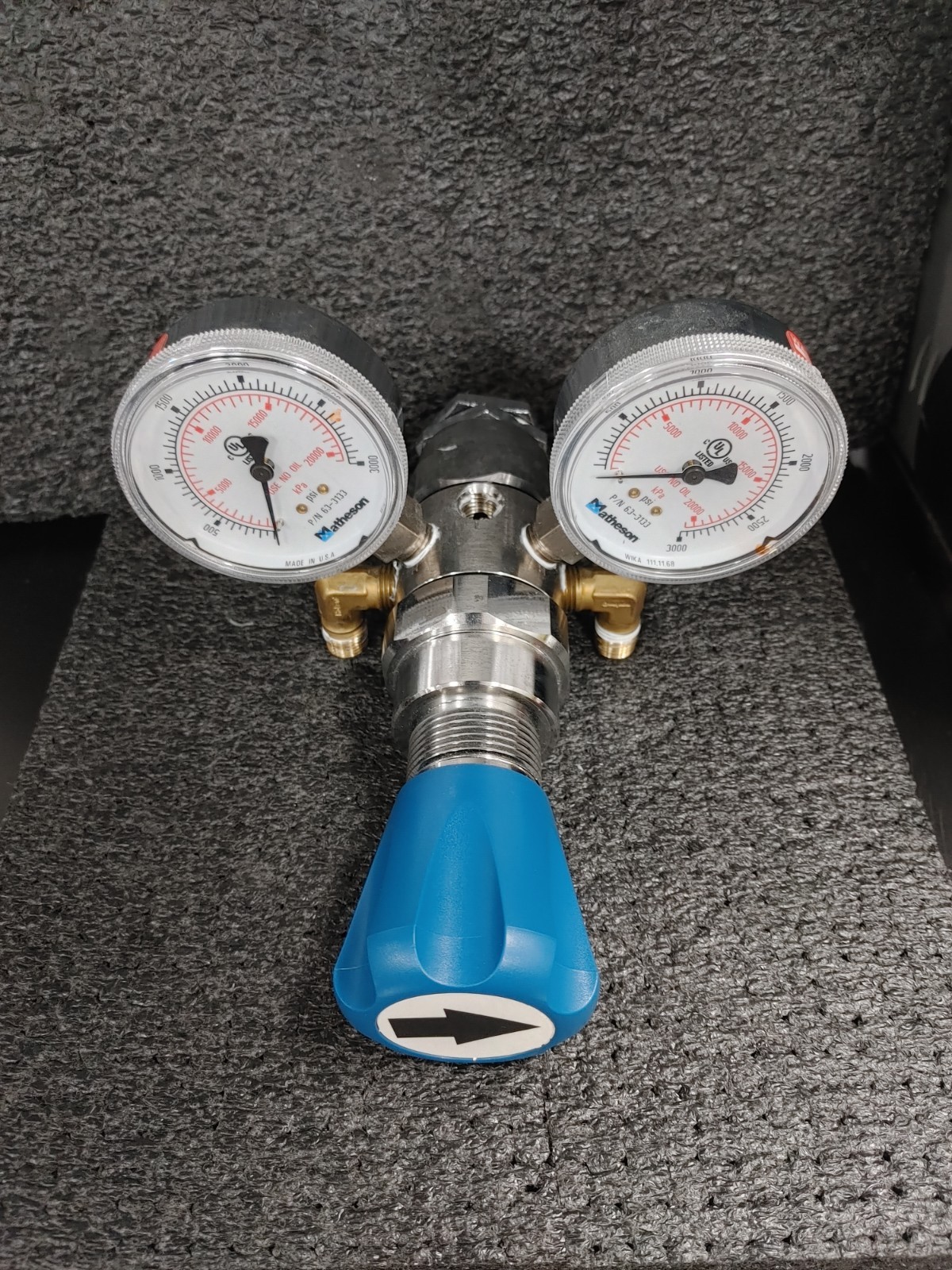 MATHESON 3936A High Purity Regulator with Pressure Gauges