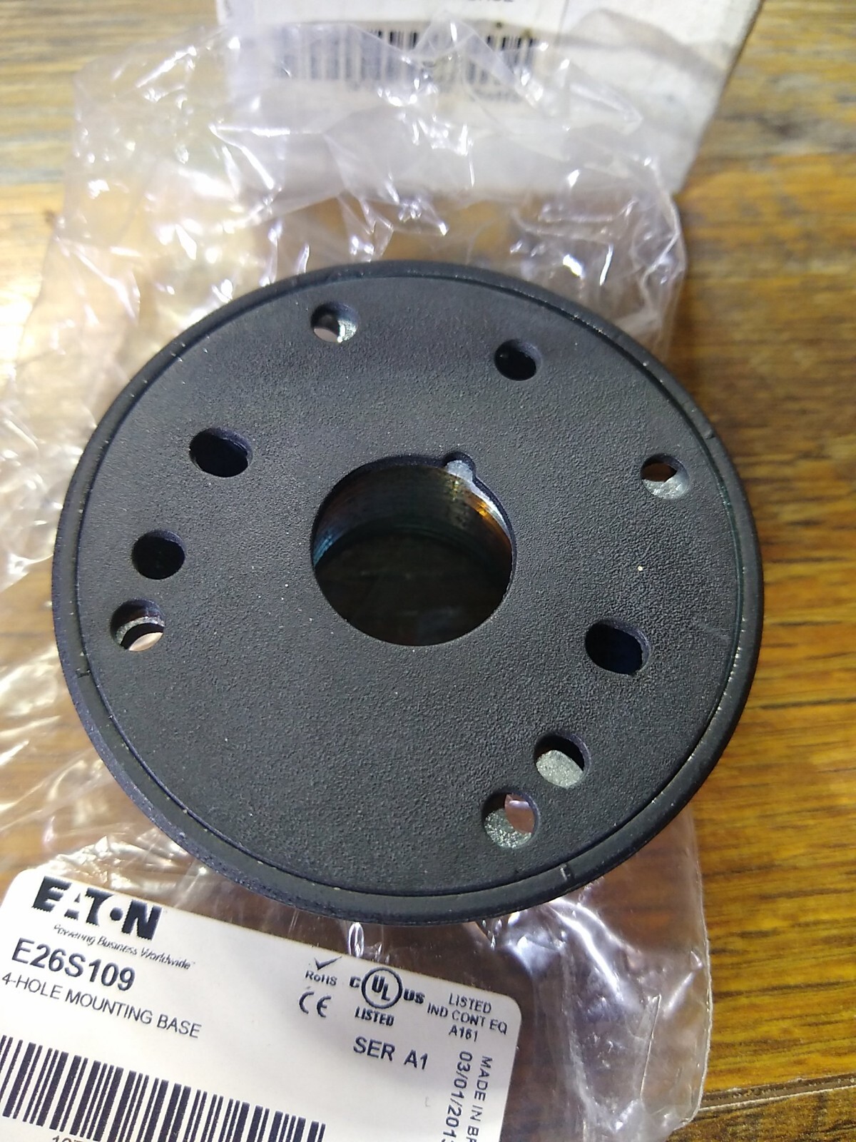 NOS – NIB Surplus Eaton E26S109 Stacklight Mounting Base