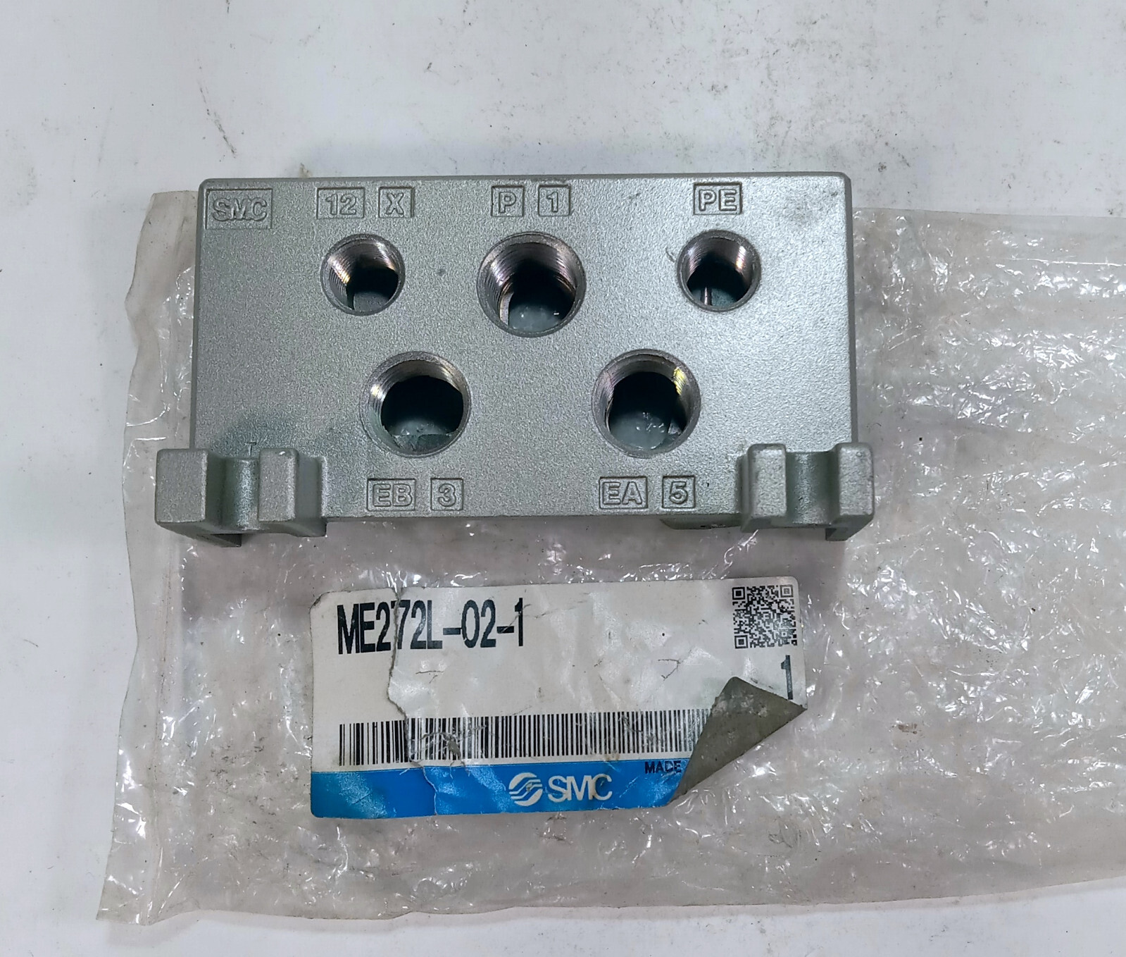 1 NEW SMC ME272L-02-1 MANIFOLD END LEFT PLATE ASSEMBLY NNB ***MAKE OFFER***