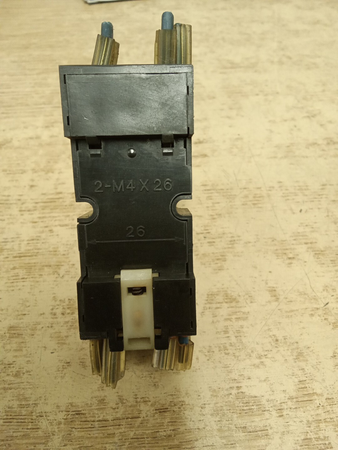 Idec RU4S-D24 Relay w/ Socket Base HC4SFD AP38479-5 63520 *FREE SHIPPING*