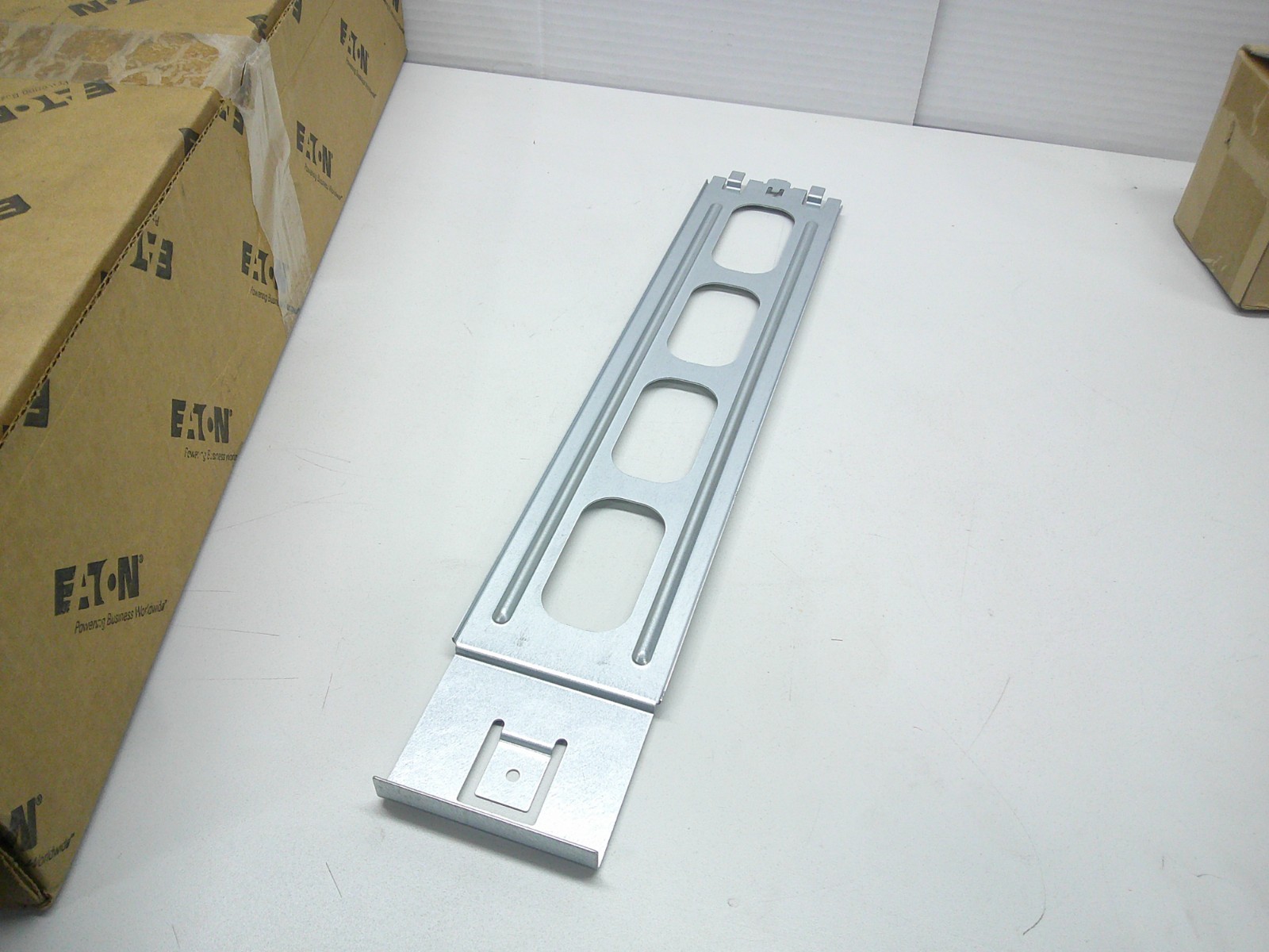 EATON B-LINE Series Box Mounting Bracket BBFS-18