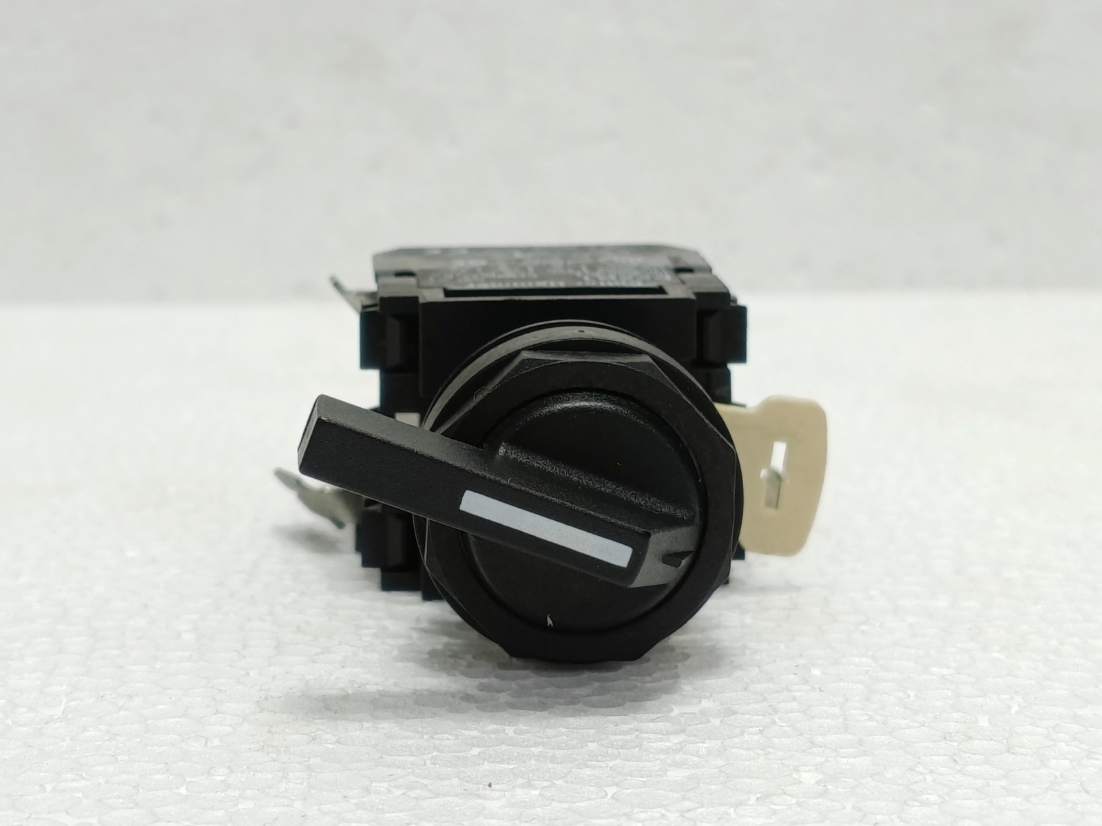 SULLAIR CUTLER-HAMMER SELECTOR SWITCH 250016-352 E22B1 E22B20 1NC 2NO NEW