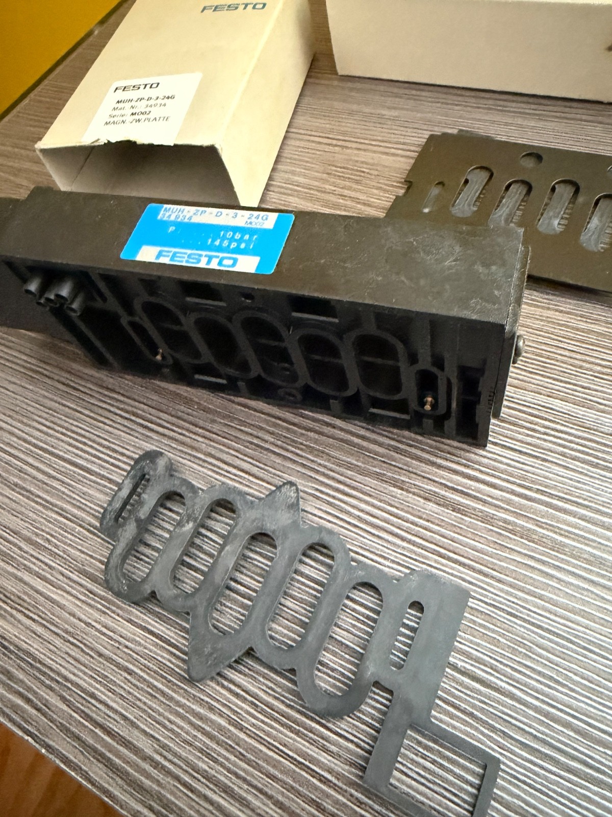 Festo 34934 Intermediate Solenoid Plate MUH-ZP-D-3-24G / MUHZPD324G