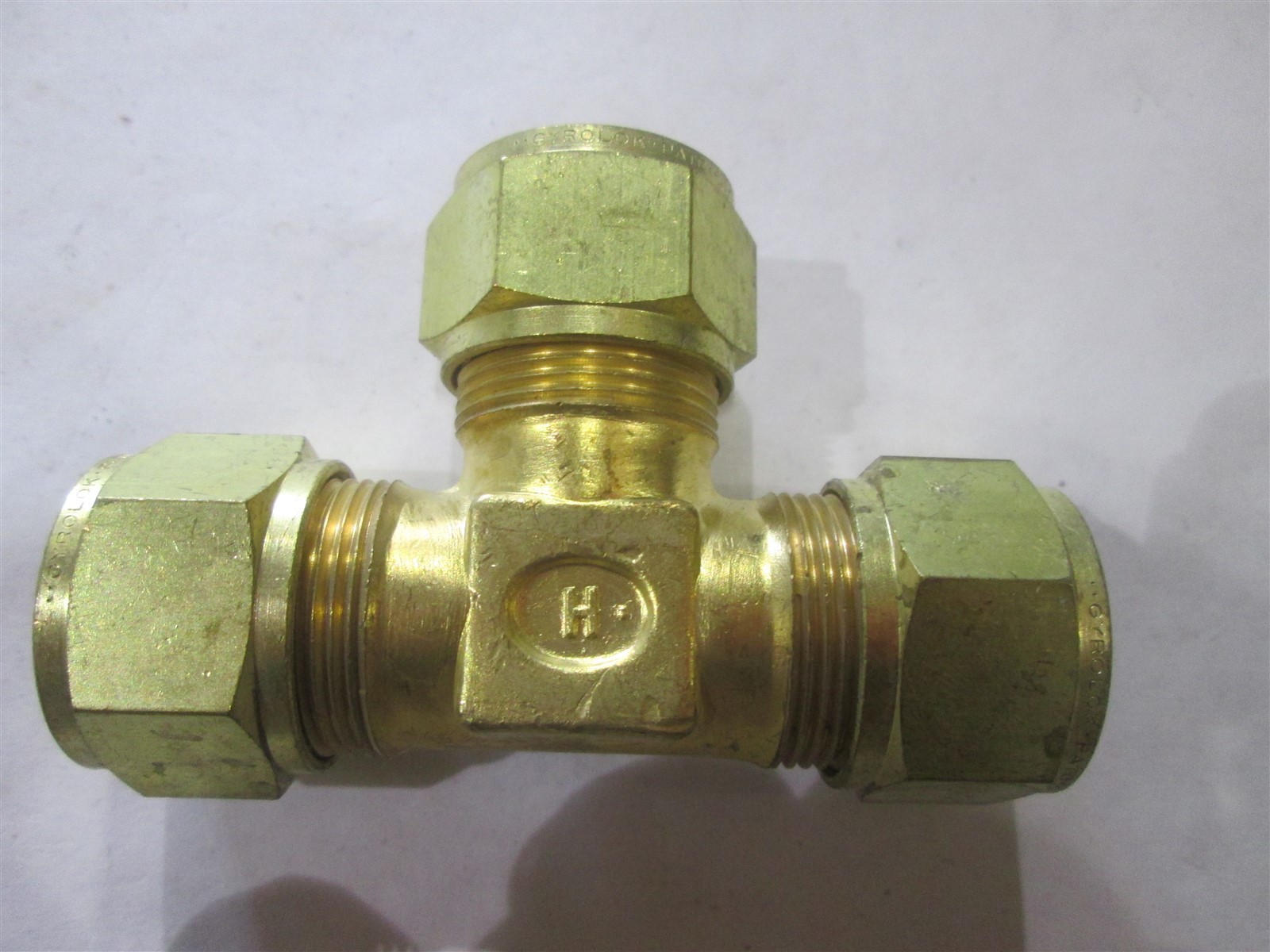Lot of 6 Hoke Gyrolok Fitting Union Brass Pipe Tee 5/8″ Tube OD 10TTTBR