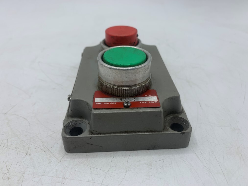 Killark Explosion Proof Start/Stop Double Pushbutton Cover XCS-0B4, 600V