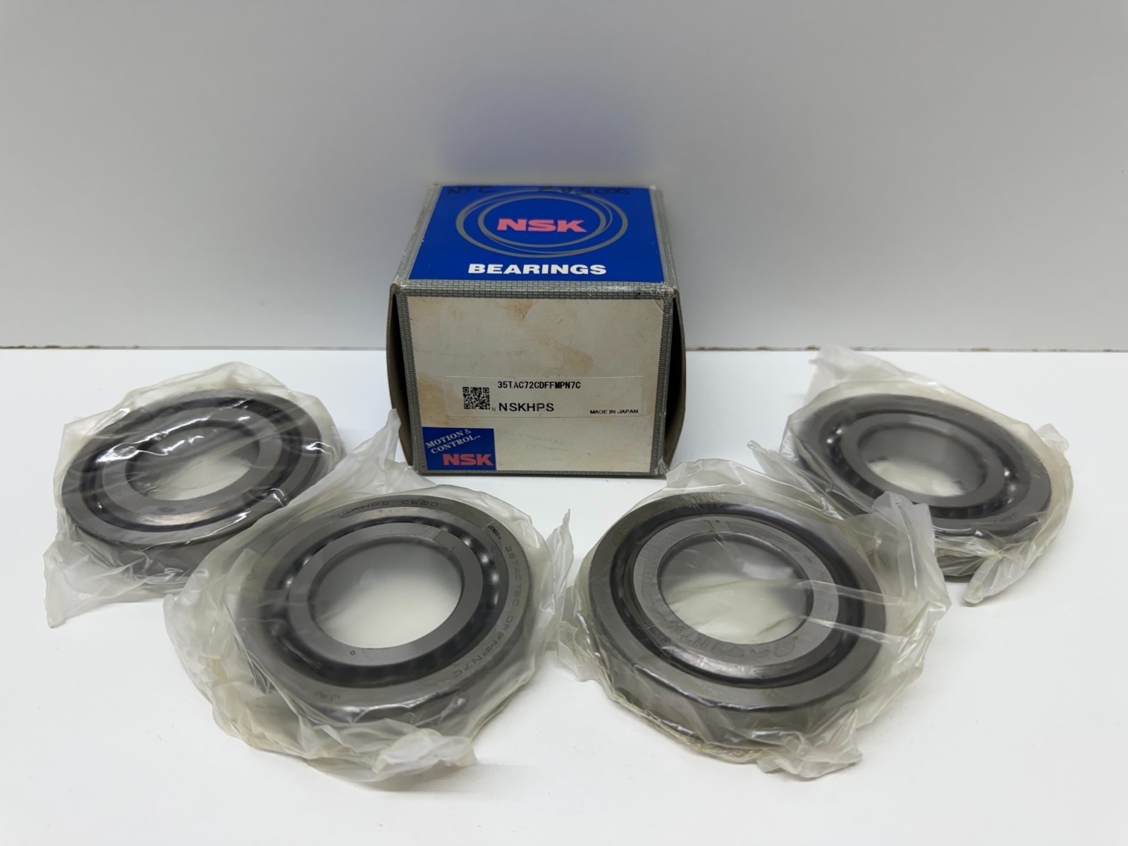LOT OF (4) NEW IN BOX! NSK SUPER PRECISION BALL BEARINGS 35TAC72CDFFMPN7C